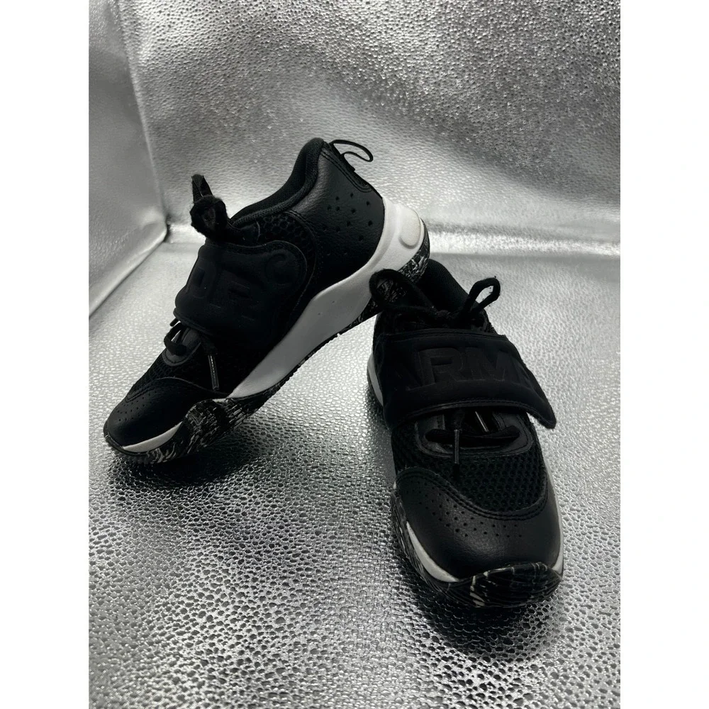 Under Armour Boys Black White‎ Strap Athletic Sneakers Shoes 3026638-001 Size 1Y